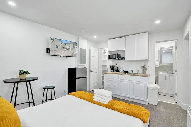 Foto del edificio - 906 N Riverside Dr
