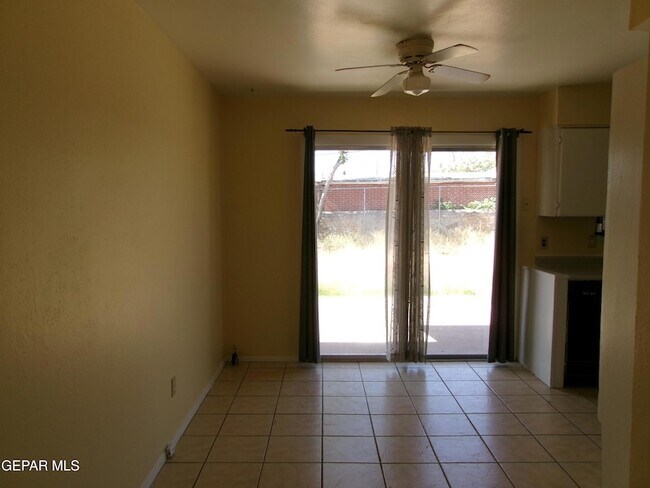 Foto del edificio - 10037 Oakwood Dr