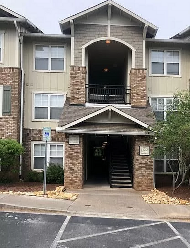 Primary Photo - 2 Bedroom unit at the Woodlands! Near UT