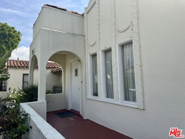 Building Photo - 3564 Dover St