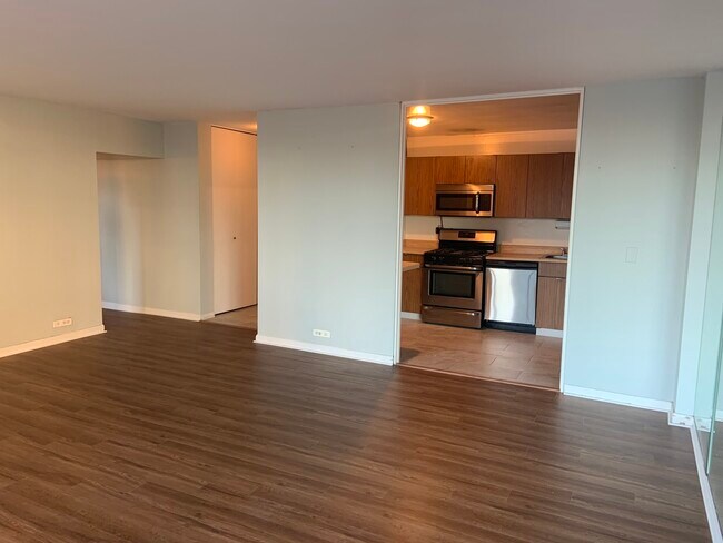 Building Photo - 2800 N Lake Shore Dr