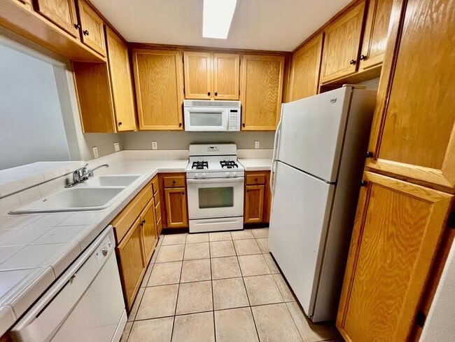 Foto del edificio - Welcome to this beautiful 3-bedroom, 2-bathroom condo in the desirable Avalon at Eagles Crossing