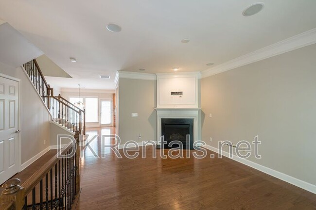 Building Photo - 2315 Limehurst Dr