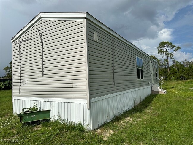 Foto del edificio - 8086 Heck Dr