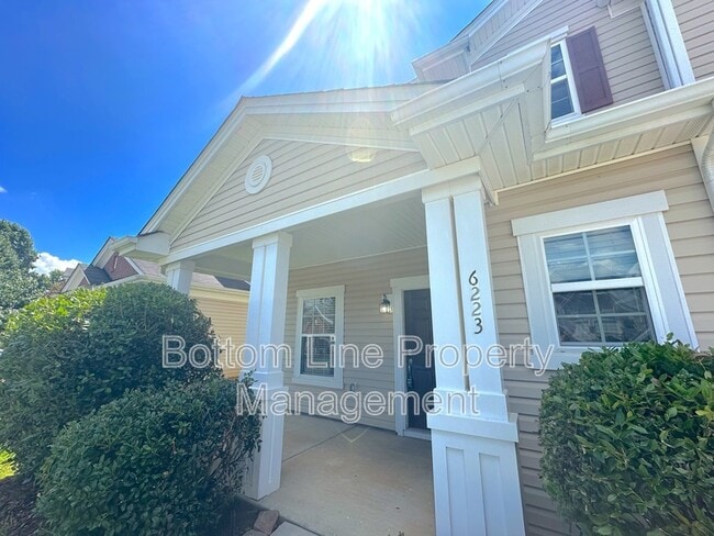 Building Photo - 6223 Woodland Commons Dr