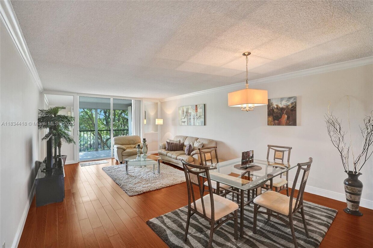 Foto principal - 370 NW 76th Ave