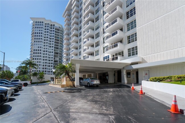 Building Photo - 5700 Collins Ave