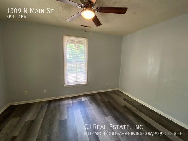 Foto del edificio - 1309 N Main St