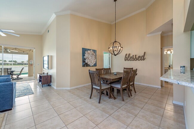 Building Photo - 2056 Crestview Way