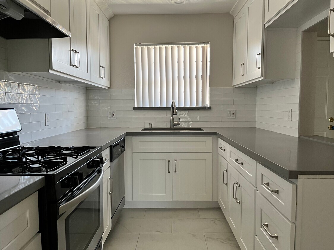 Foto principal - 514 E Valencia Ave