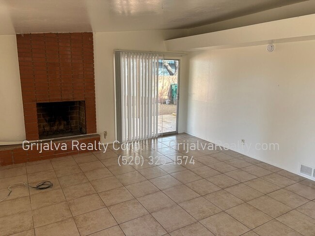 Building Photo - Spacious 3 Bedroom, 2 Bath Red Brick House...