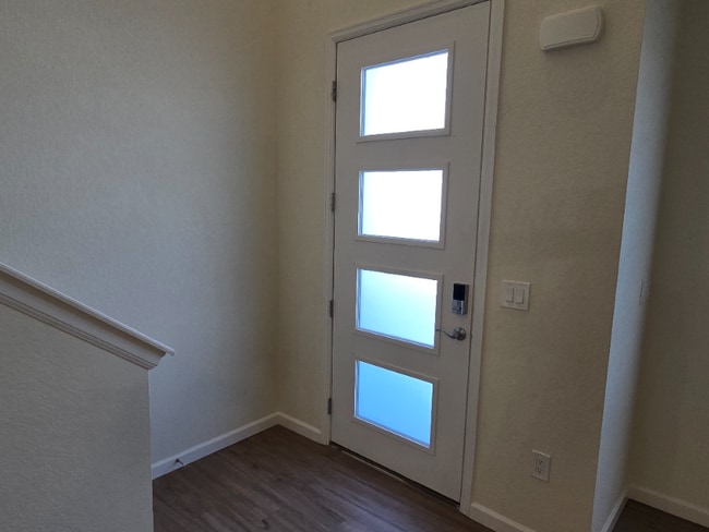 Building Photo - 1551 Spring Water Pt