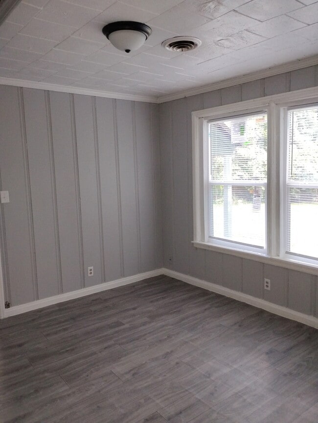 Building Photo - 1611 Holly St