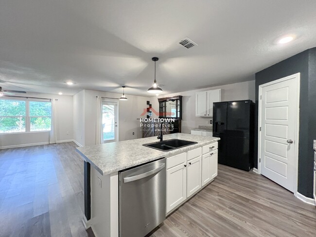 Building Photo - Gorgeous 4 bedroom home in Pensacola