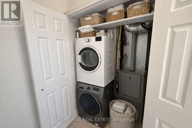 Photo du bâtiment - 3635 Dundas St W