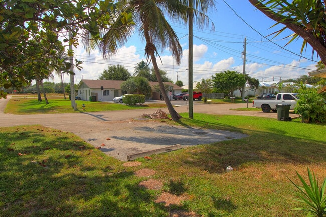 Foto del edificio - 1045 Miami Blvd