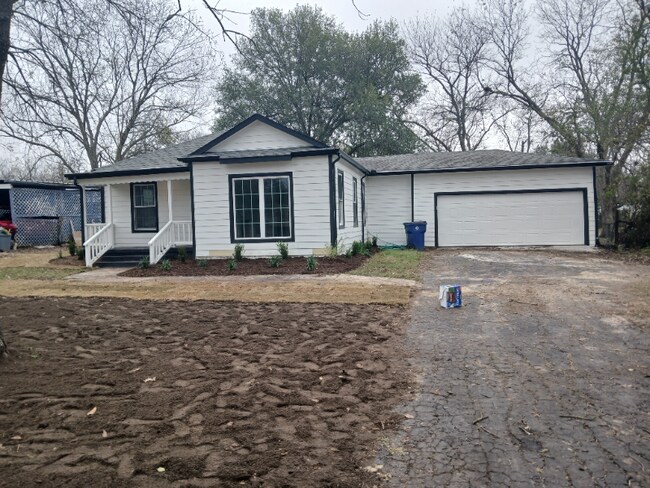 Building Photo - 1110 Commerce Dr