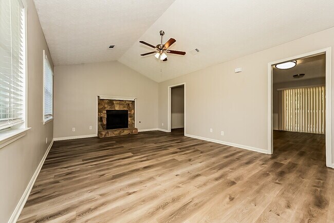 Foto del edificio - 221 Greenleaf Dr