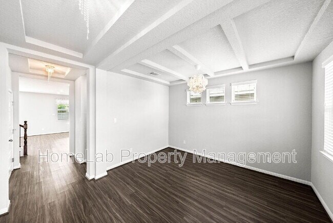 Foto del edificio - 9706 Novacek Blvd.