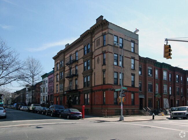 Building Photo - 570 Jefferson Ave