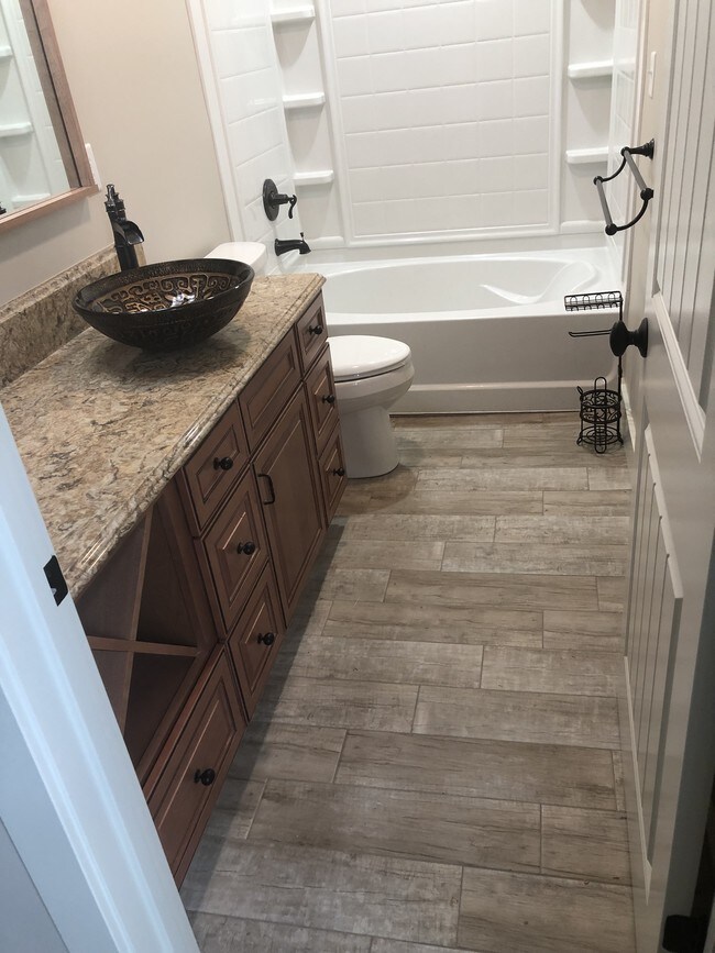 246 E Main St Unit B, Midland, MI 48640 Apartment for Rent in Midland