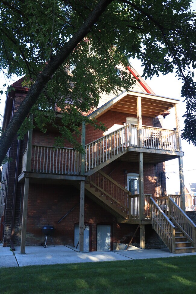 Building Photo - 5031 Trumbull