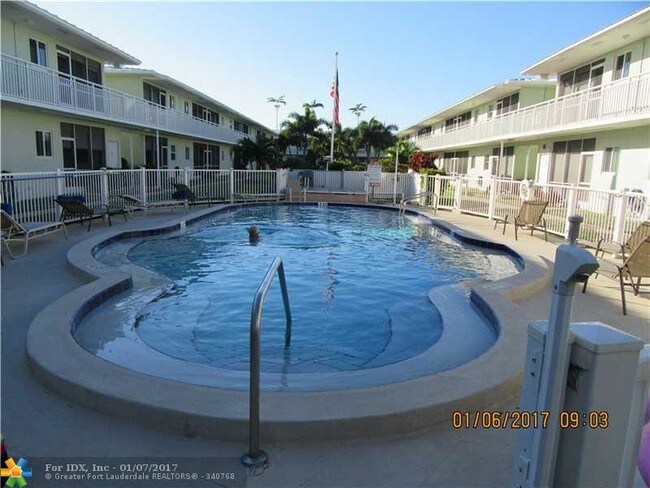 Foto del edificio - 2100 NE 38th St