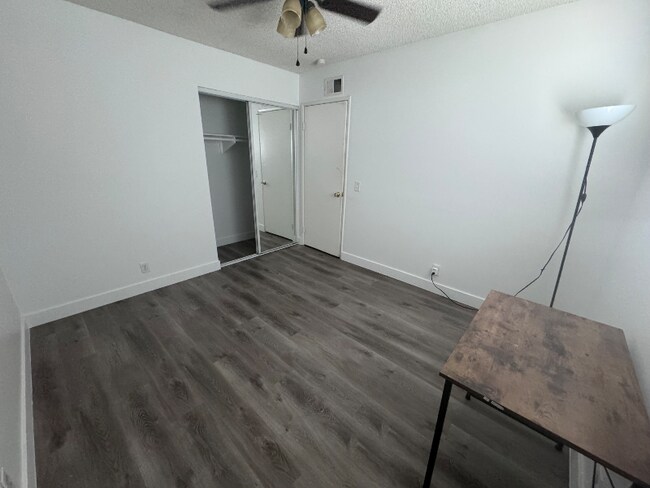 Foto del edificio - 266 N Rock River Dr