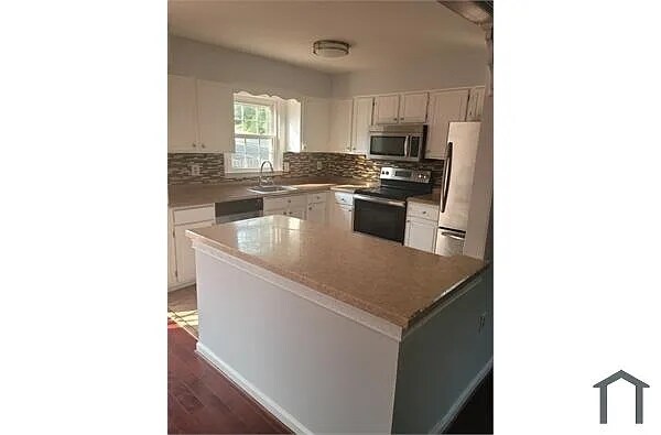 Building Photo - 12042 Stallion Ct