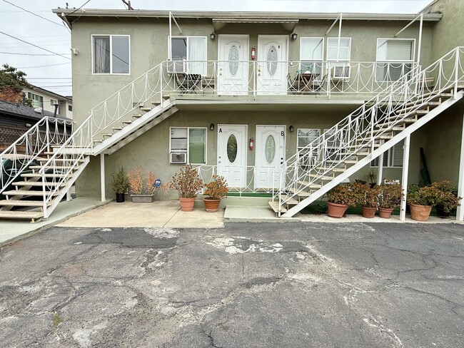 Building - 630 Westbourne Dr