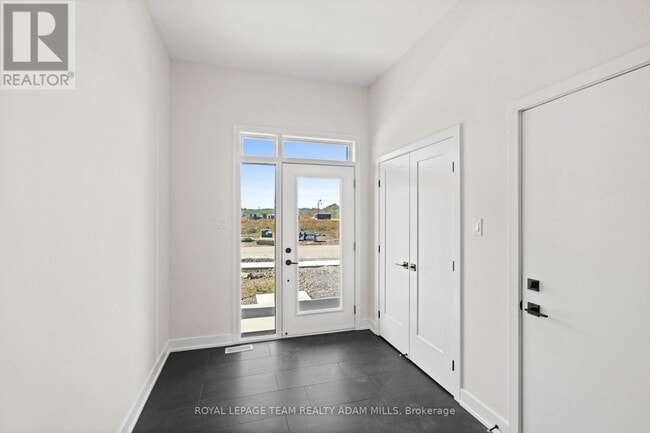 Building Photo - 1047 Moore St