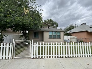 Building Photo - 2022 Maple Ave