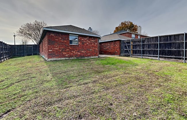 Building Photo - 6550 W Montebello Ave