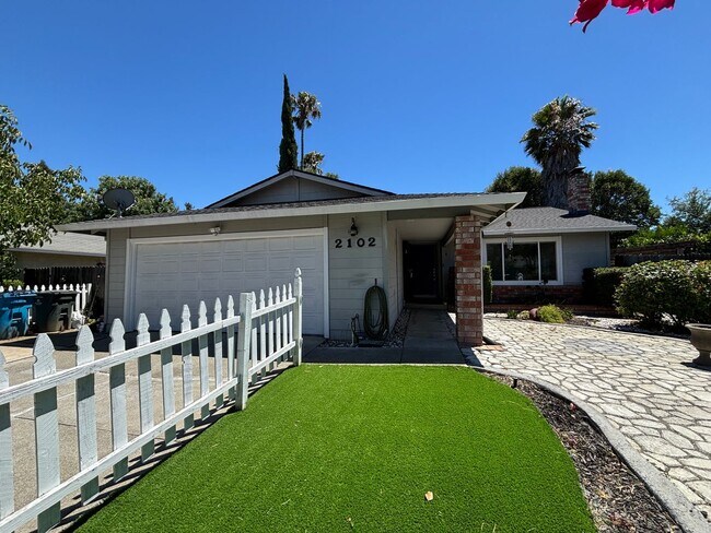 Foto del edificio - Move-In Ready Home with Remodeled Kitchen and Baths