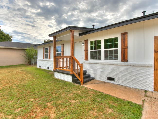 Photo - 8308 NE 33rd St House