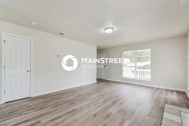 Foto del edificio - 3 Bedroom Pet-Friendly Home in Riverdale, GA with Main Street Renewal