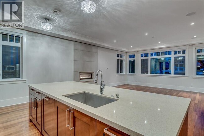 Photo du bâtiment - 834 17th St