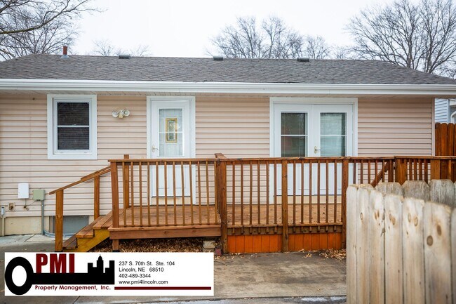 Foto del edificio - 3 Bedroom and 1.5 bathroom House for rent