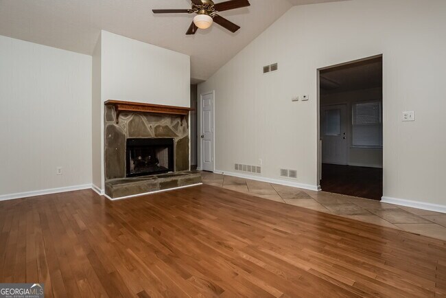 Building Photo - 3905 Saddlecreek Dr
