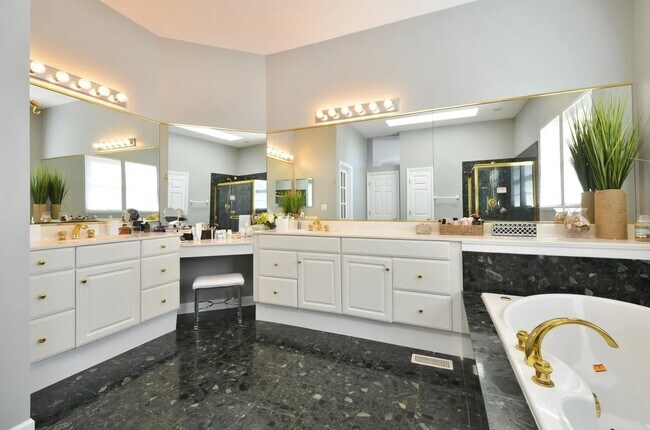 Building Photo - 575 Cypress Point Ct