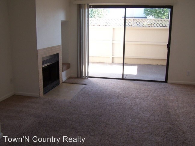 Building Photo - 2 br, 1.5 bath House - 102 W. Rossi Street 4