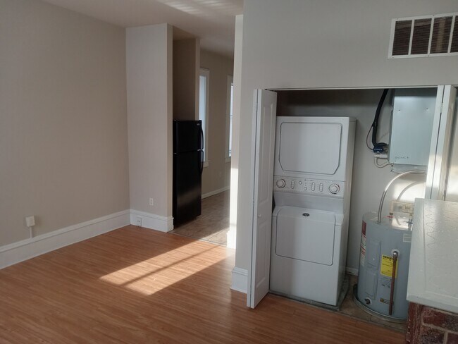 Foto del edificio - 229 W Steins St