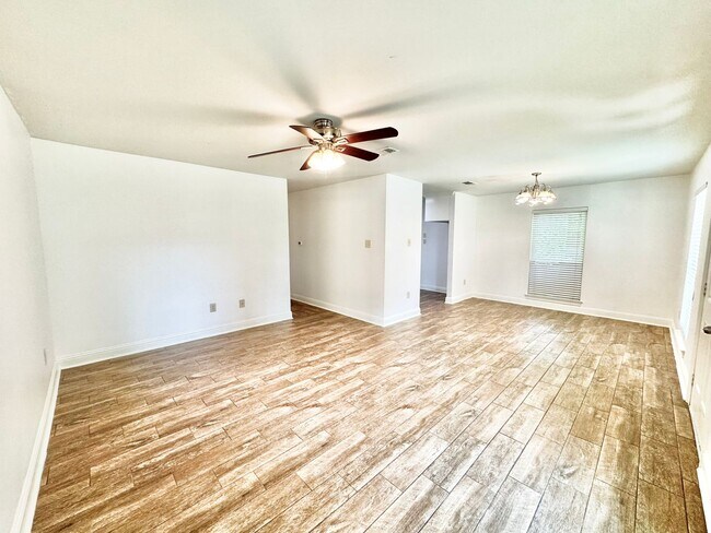 Foto del edificio - Updated 3 Bedroom Home in Denham Springs