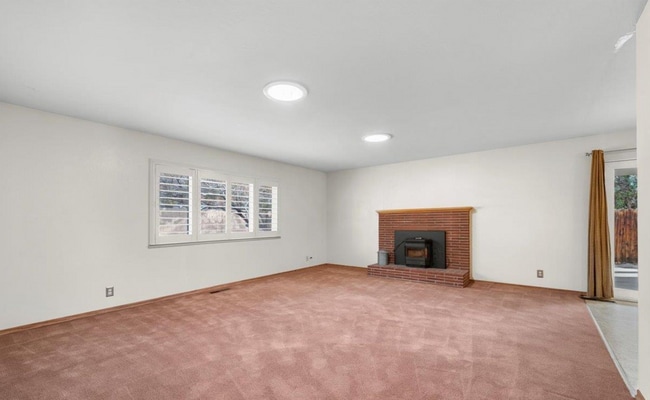 Building Photo - 900 Arleen Way