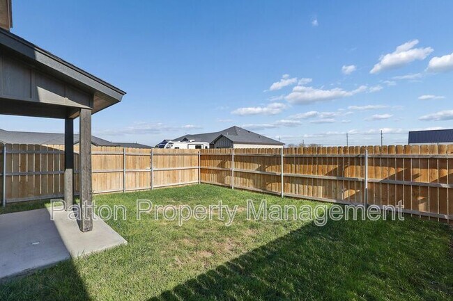 Foto del edificio - 14411 Periwinkle Dr