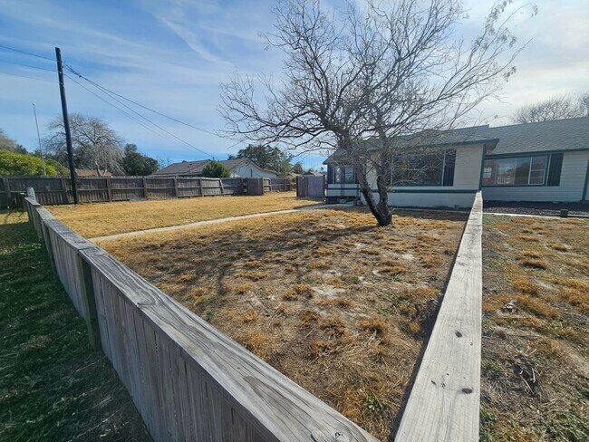 Foto del edificio - 513 Oakdale Dr