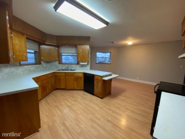 Building Photo - 3 br, 1.5 bath House - 1401 Dyer St.