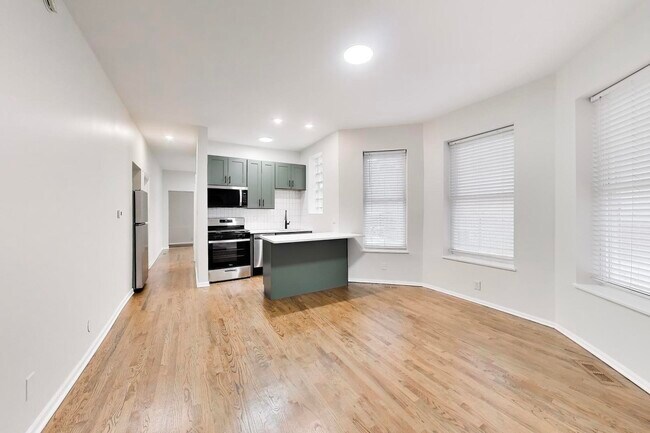 Foto del edificio - 2135 W Division St