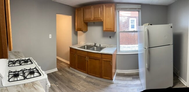 Building Photo - 2022 Plainview Ave