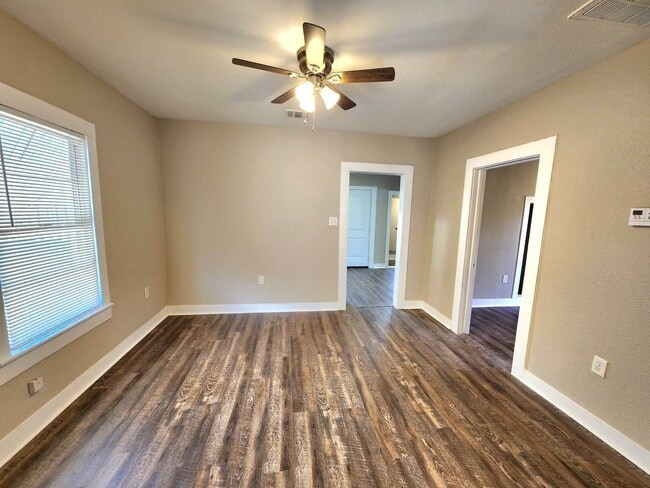 Building Photo - 6903 Palestine St